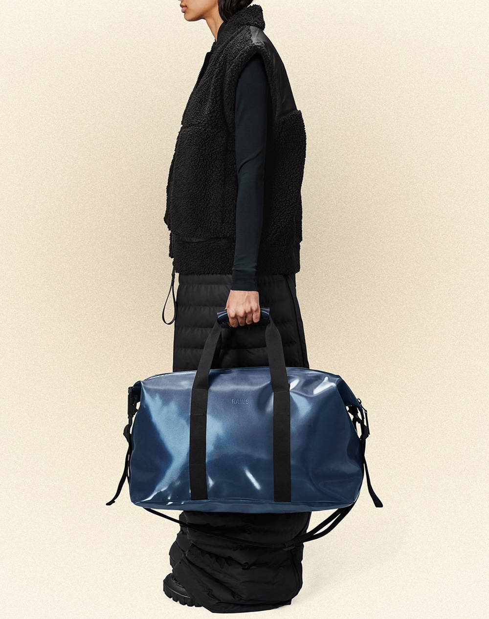 RAINS Hilo Weekend Bag W3 (Размери: В27 x Ш52 x Д26 см.)