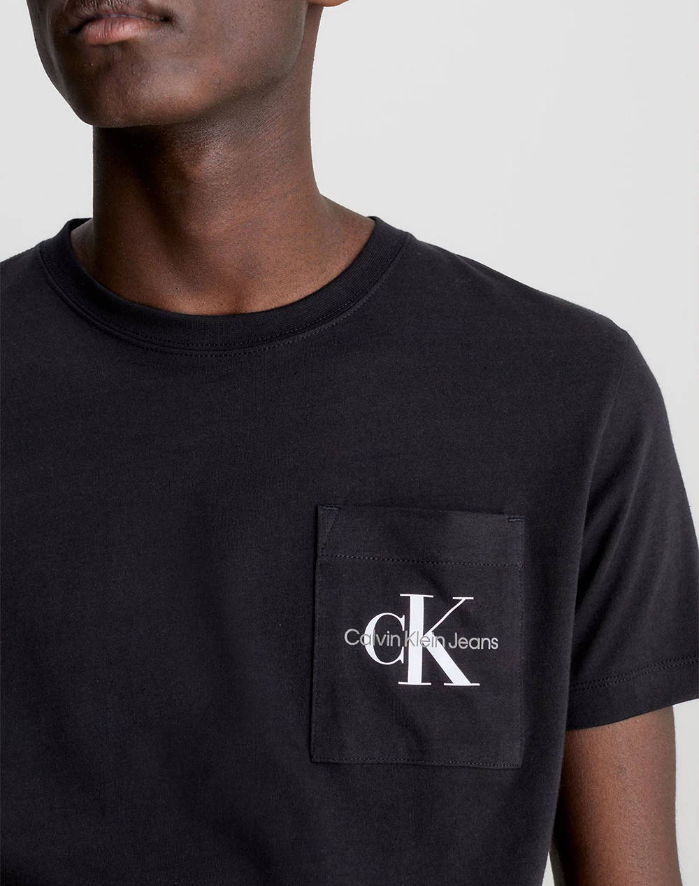 CALVIN KLEIN CORE MONOGRAM POCKET SLIM TEE