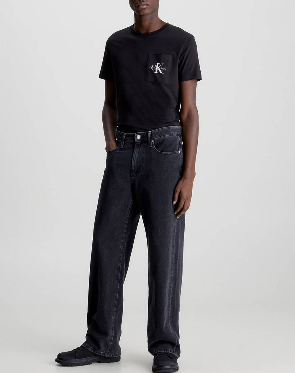 CALVIN KLEIN CORE MONOGRAM POCKET SLIM TEE