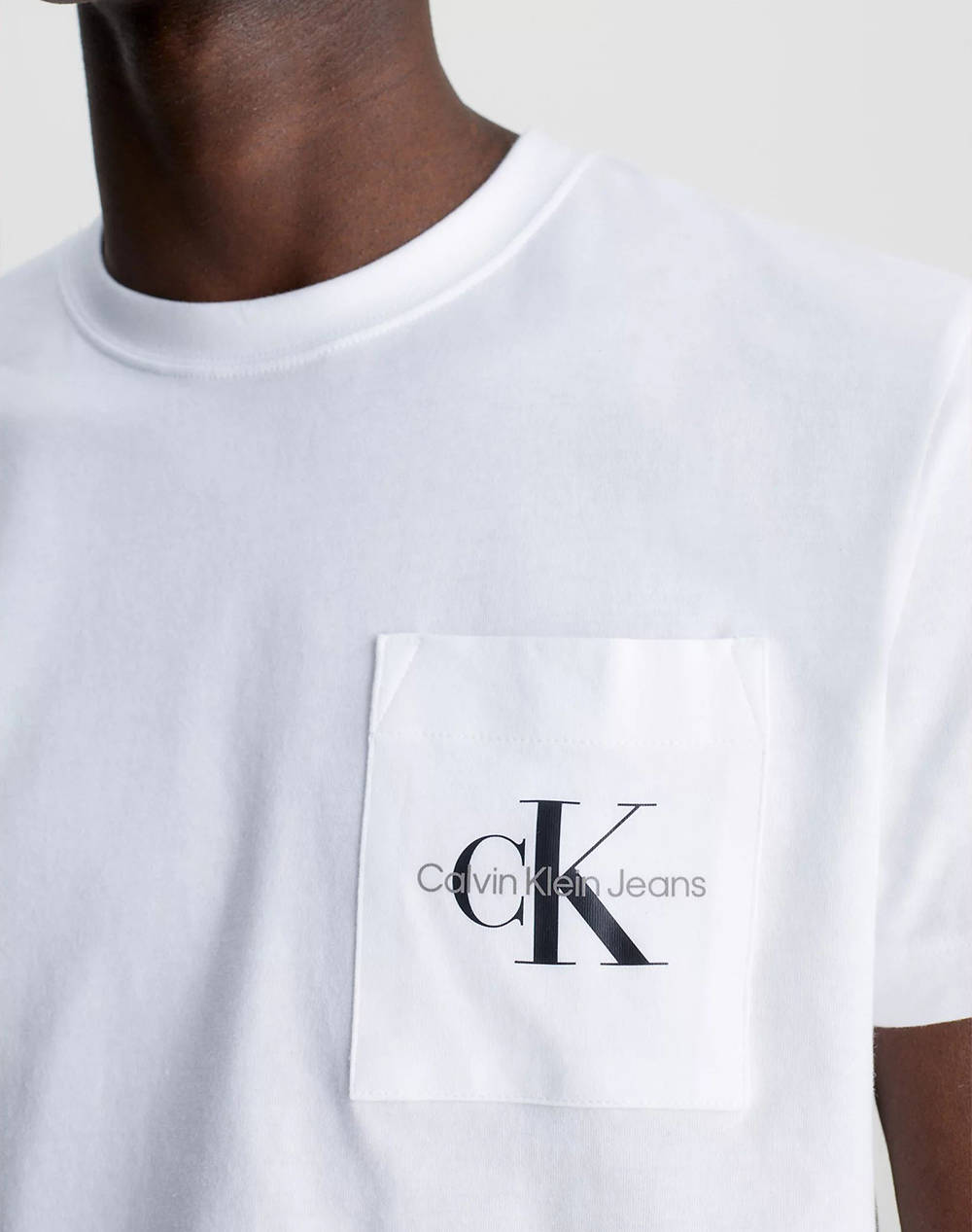 CALVIN KLEIN CORE MONOGRAM POCKET SLIM TEE