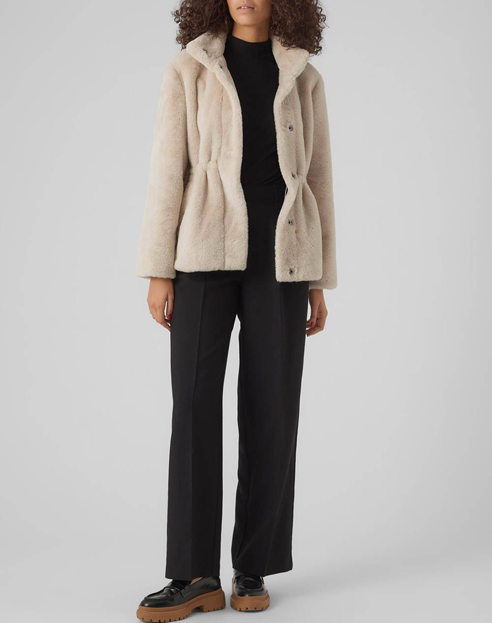 Vero moda short on sale faux fur jacket