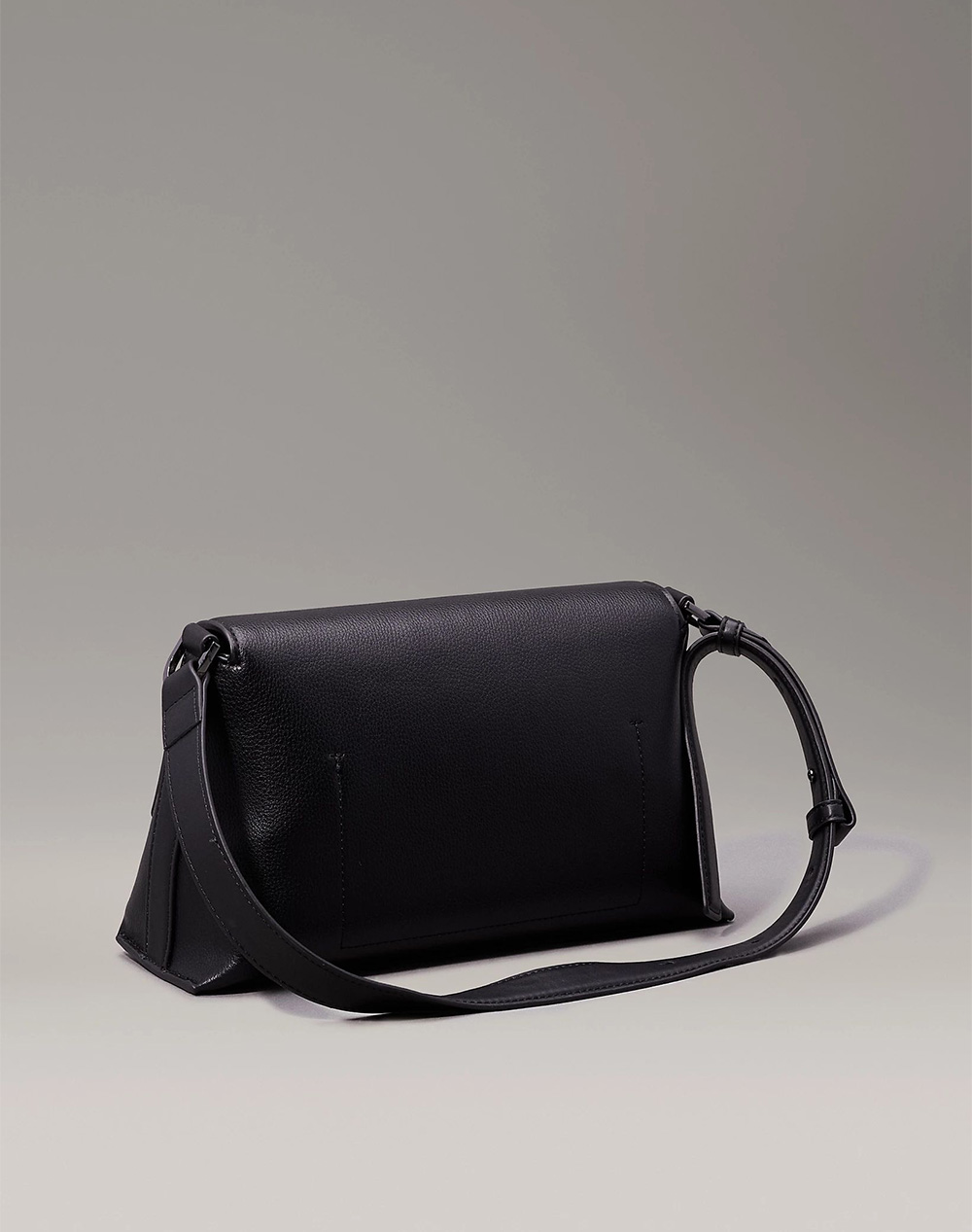 CALVIN KLEIN CK DAILY SHOULDER BAG PEBBLE (Размери: 28 x 15 x 8 см.)