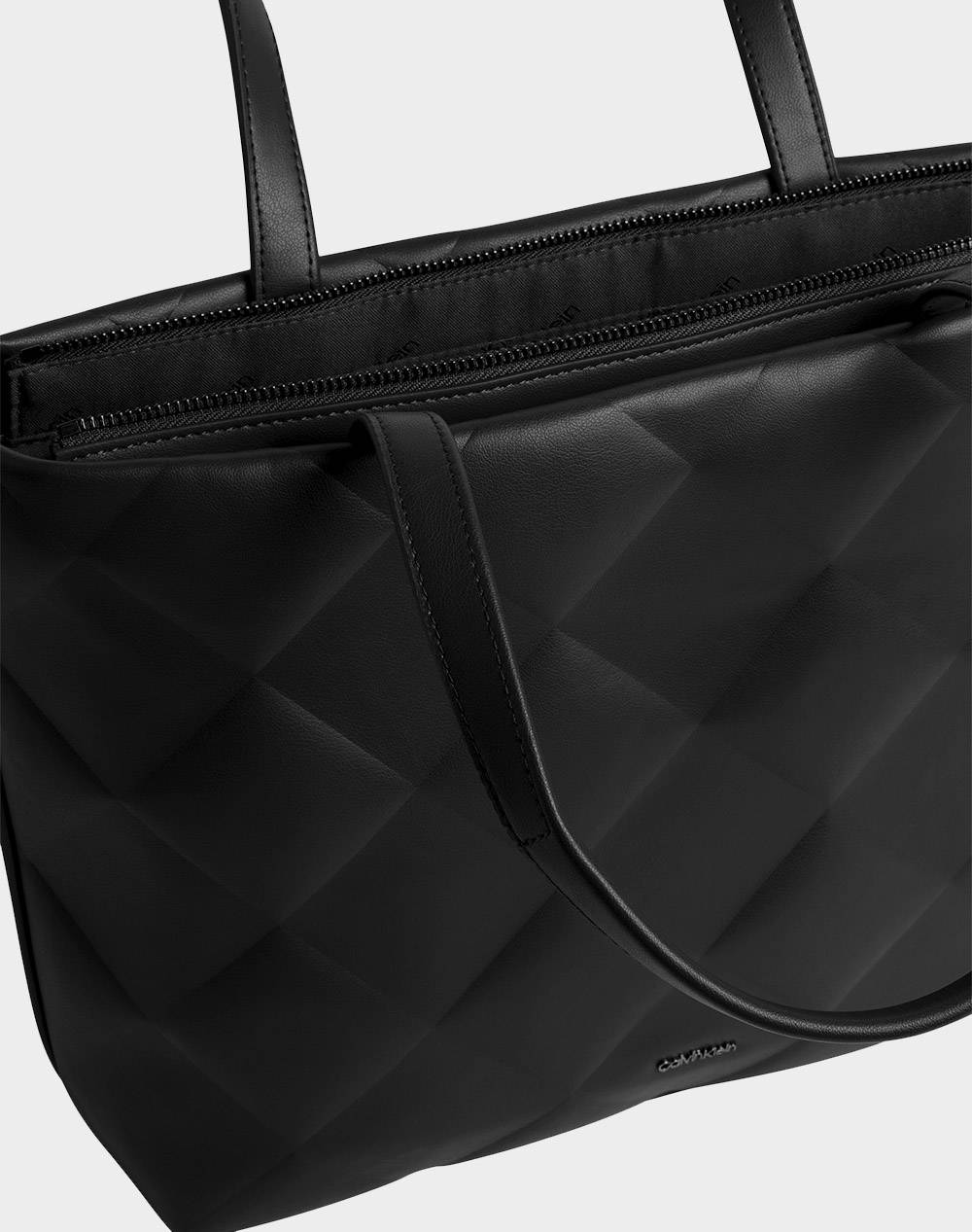 CALVIN KLEIN DIAMOND QUILT MEDIUM SHOPPER (Размери: 31/38 x 26.5 x 11см)