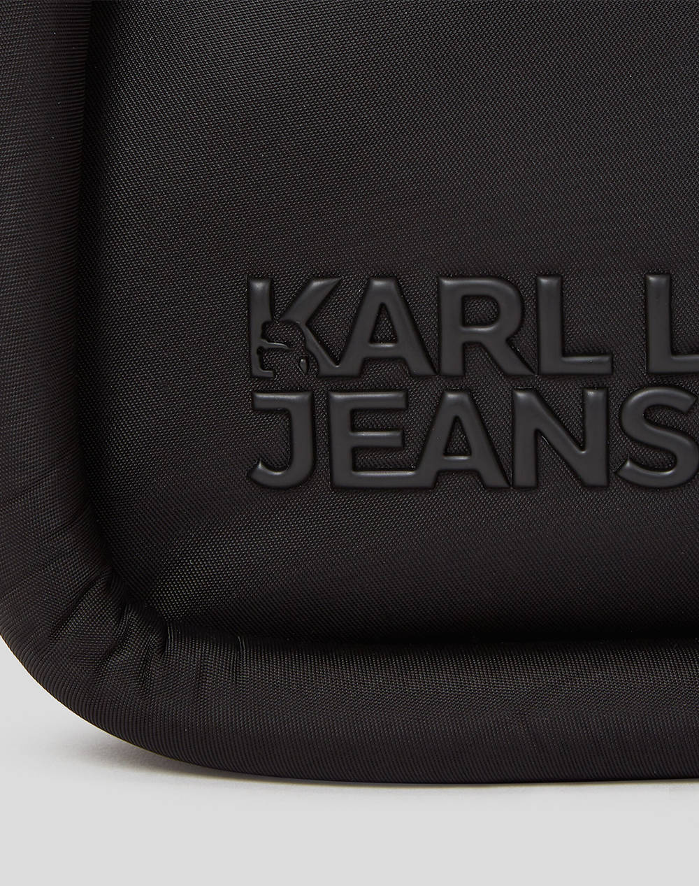 KARL LAGERFELD JEANS PUFFY CAMERA BAG (Размери: 22 x 14.5 x 5 см)