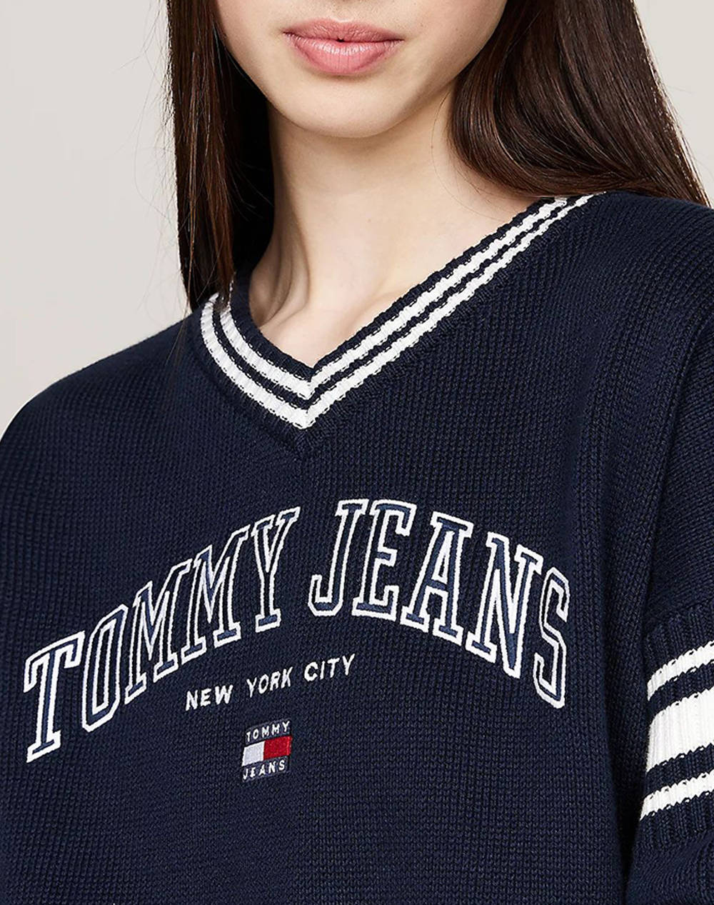 TOMMY JEANS TJW CRP VARSITY V-NECK SWEATER