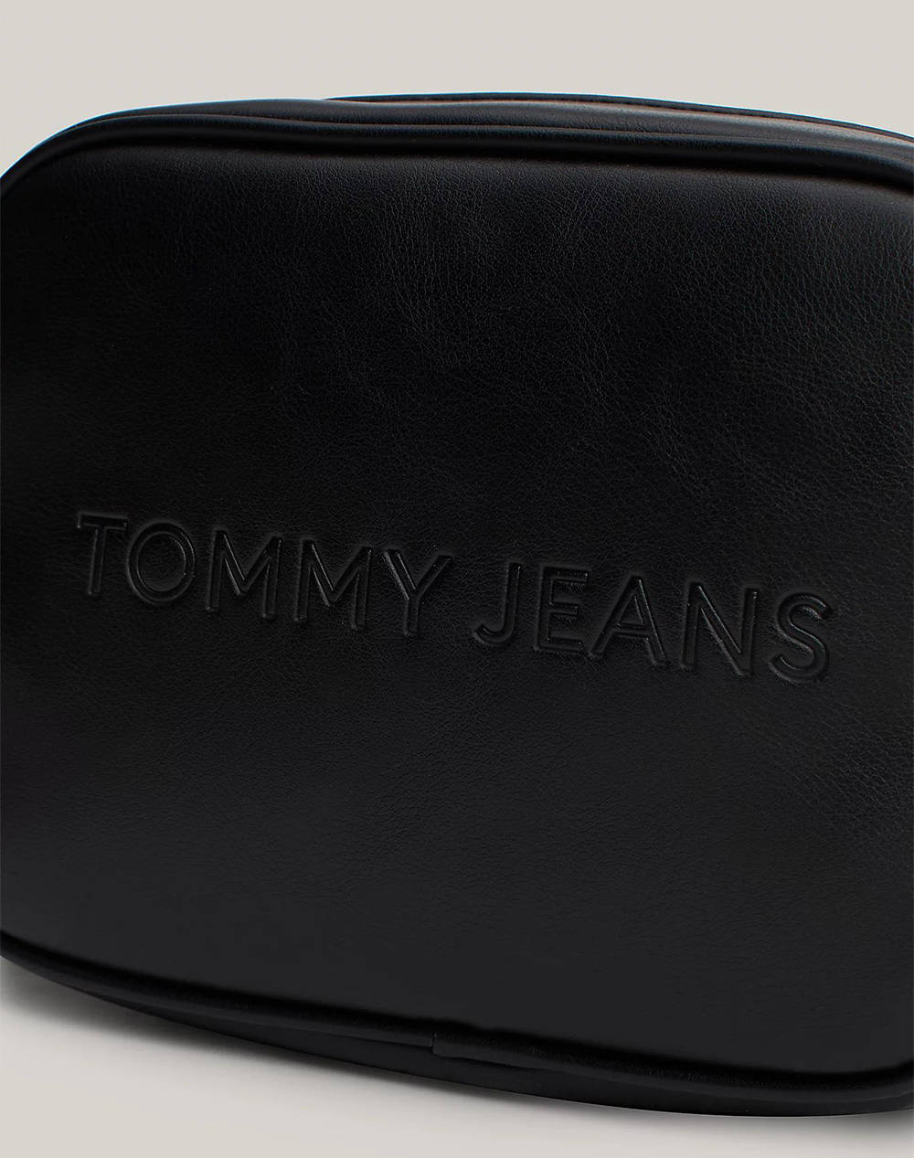 TOMMY JEANS TJW ESS MUST CAMERA BAG (Размери: 18 x 14 x 7 см)