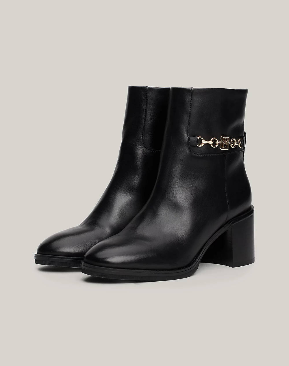 TOMMY HILFIGER TH CHAIN LEATHER MID HEEL BOOTIE