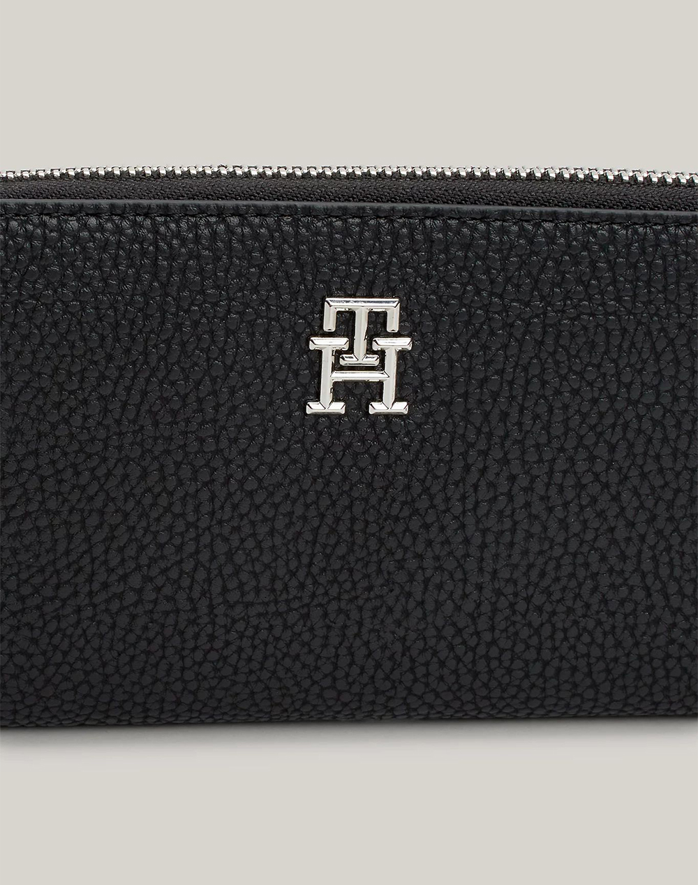 TOMMY HILFIGER TH EMBLEM LARGE ZA (Размери: 19 x 2.5 x 10 см)