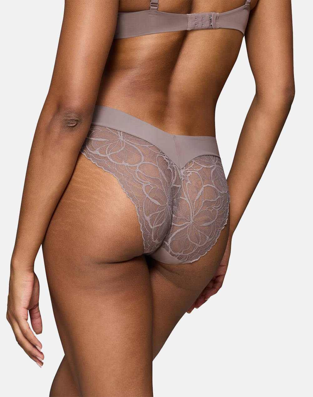 TRIUMPH Body Make-Up Illusion Lace Highleg Tai