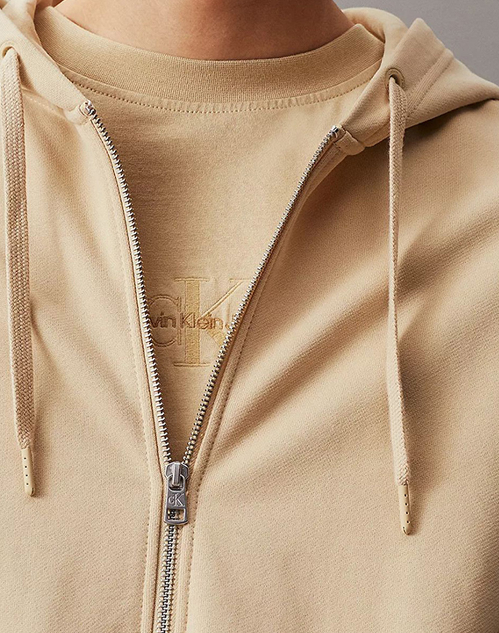 CALVIN KLEIN BADGE ZIP THROUGH HOODIE