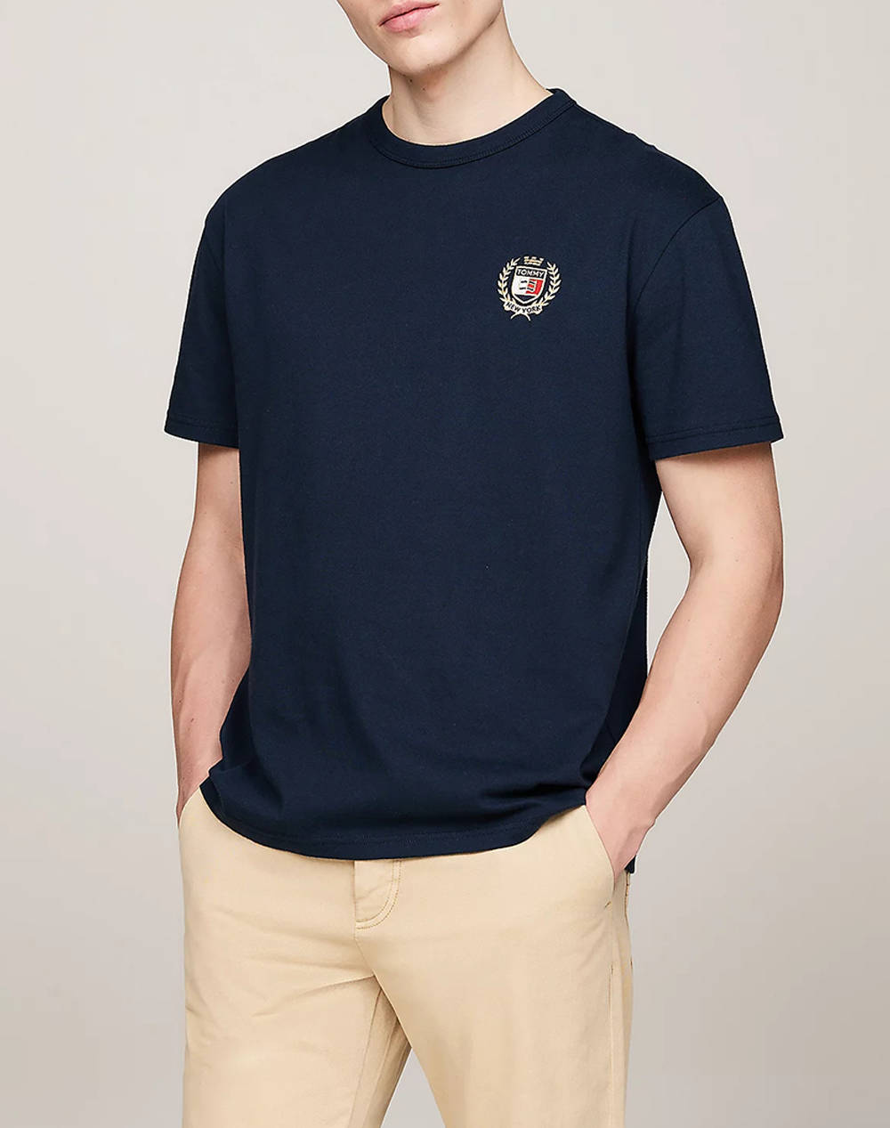 TOMMY JEANS TJM REG RWB CREST FLAG TEE EXT