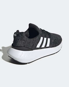 ADIDAS ORIGINAL SNEAKERS SWIFT RUN 22