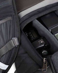 EASTPAK OUT CAMERA PACK (Размери: 44 x 29 x 19 см)