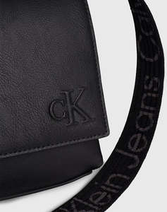 CALVIN KLEIN ULTRALIGHT EW FLAP25 (Размери: 15 x 25 x 6 см)