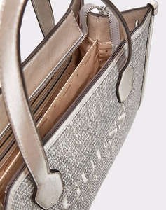 GUESS SILVANA 2 COMPARTMENT TOTE ДАМСКА ЧАНТА(Размери: 33 x 26 x 12 см.)