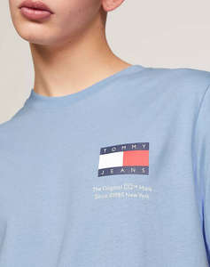 TOMMY JEANS TJM ESSENTIAL FLAG TEE EXT