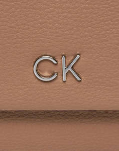 CALVIN KLEIN CK DAILY SHOULDER BAG PEBBLE (Размери: 28 x 15 x 8 см.)