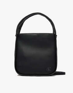 CALVIN KLEIN BLOCK BUCKET19 PU (Размери: 19 x18 x 10см.)