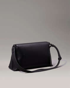 CALVIN KLEIN CK DAILY SHOULDER BAG PEBBLE (Размери: 28 x 15 x 8 см.)