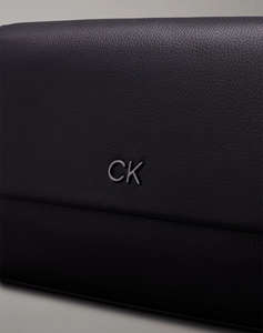 CALVIN KLEIN CK DAILY SHOULDER BAG PEBBLE (Размери: 28 x 15 x 8 см.)