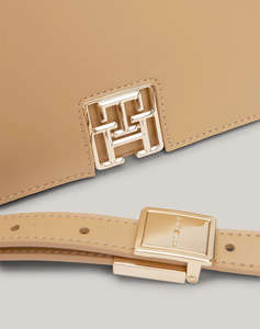 TOMMY HILFIGER TH RESET CROSSOVER (Размери: 14 x 21 x 6 см..)