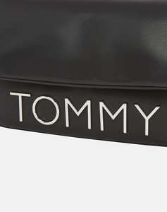 TOMMY JEANS TJW BOLD ELONGATED FLAP CROSS. (Размери: 14 x 23 x 6 см