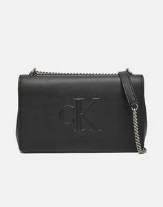 CALVIN KLEIN SCULPTED EW FLAP25 DEBOSS (Размери: 25 x 15 x 9 см.)