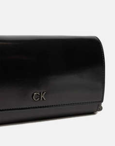 CALVIN KLEIN CK DAILY LG TRIFOLD XBODY_SHINY (Размери: 18 x 9 см.)