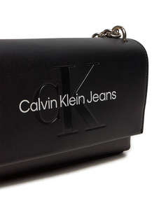 CALVIN KLEIN SCULPTED EW FLAP W/CHAIN25 (Размери: 25 x 16 x 6.5 см.)