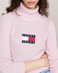 TOMMY JEANS TJW MELANGE TRTLNCK FLAG SWEATER