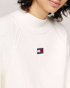 TOMMY JEANS TJW BADGE MOCKNECK SWEATER