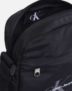 CALVIN KLEIN SPORT ESSENTIALS REPORTER18 M (Размери: 16 x 23 x 3.5 см)