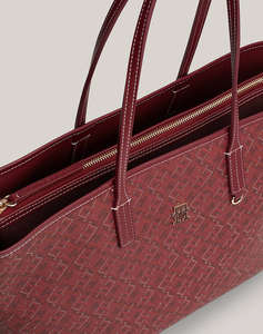 TOMMY HILFIGER TH MONOPLAY LEATHER TOTE (Размери: 43 x 27 x 14 см.)