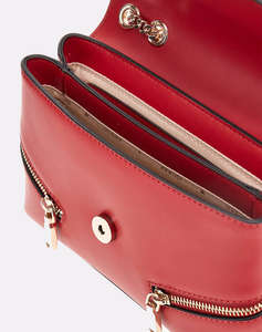 GUESS TRISSA CONVERTIBLE X ДАМСКА ЧАНТА (Размери: 17 x 26 x 8 см.)