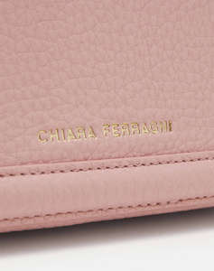 CHIARA FERRAGNI RANGE B - EYELIKE BUCKLE, SKETCH 05 L (Размери: 19 x 7 x 12.5см.) Дамска чанта