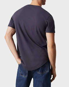 CALVIN KLEIN BADGE ROUND HEM TEE