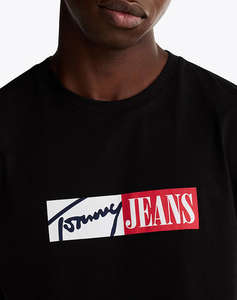 TOMMY JEANS TJM SLIM ENTRY GRAPHIC TEE EXT